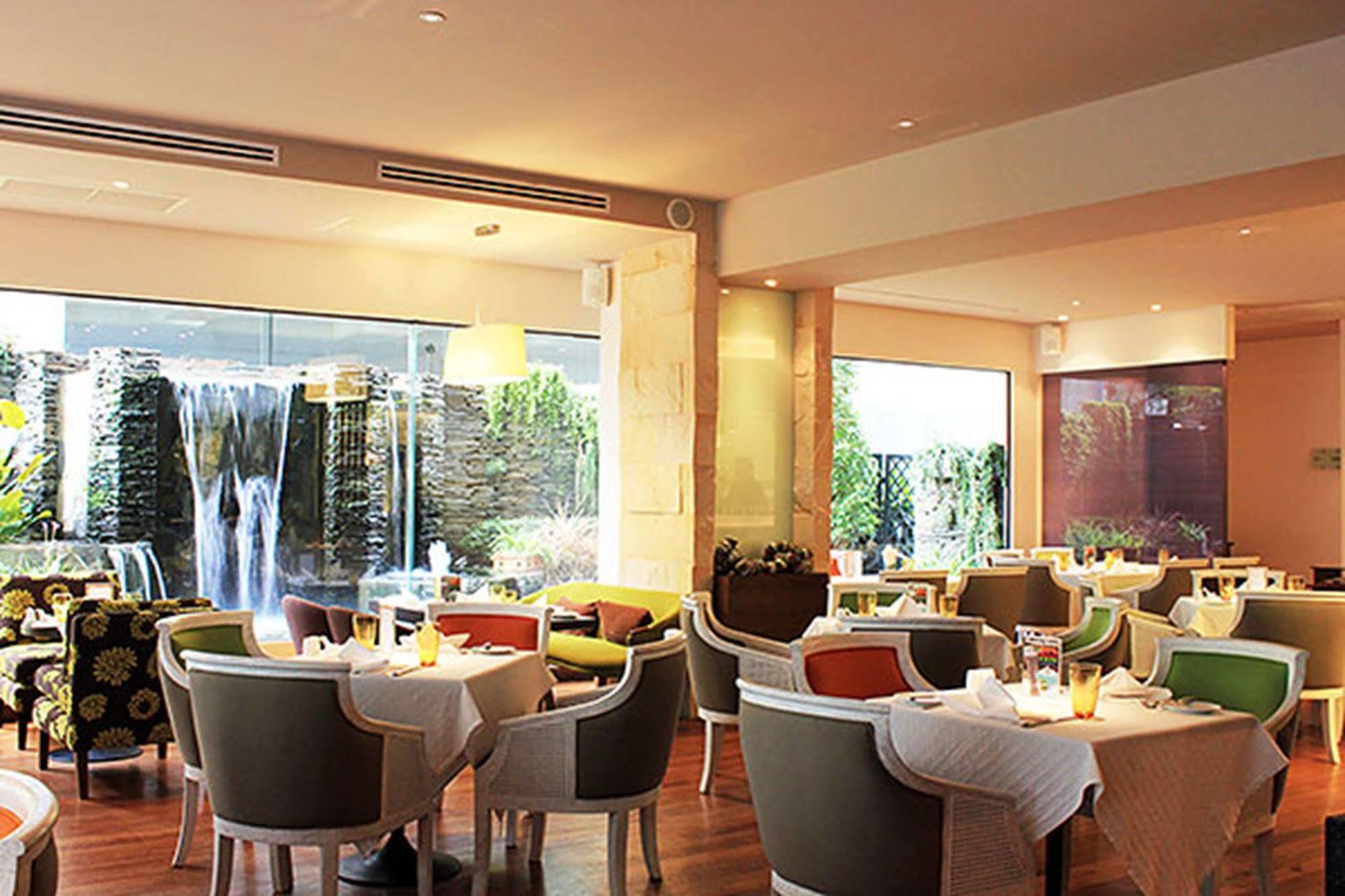 St. James Hotel Bangkok Esterno foto